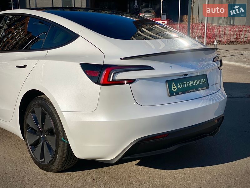 Седан Tesla Model 3 2024 в Киеве