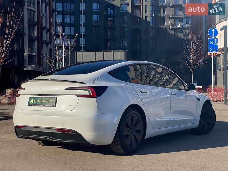 Седан Tesla Model 3 2024 в Киеве