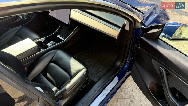 Седан Tesla Model 3 2019 в Одесі