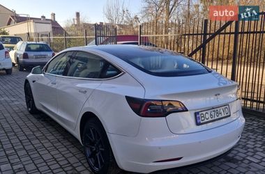 Седан Tesla Model 3 2018 в Львове