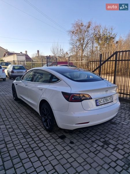 Седан Tesla Model 3 2018 в Львові