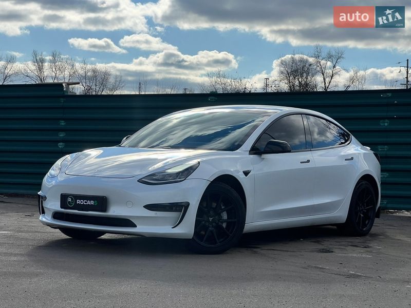 Седан Tesla Model 3 2020 в Киеве