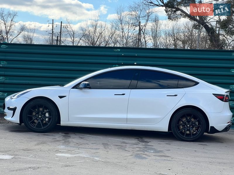 Седан Tesla Model 3 2020 в Киеве