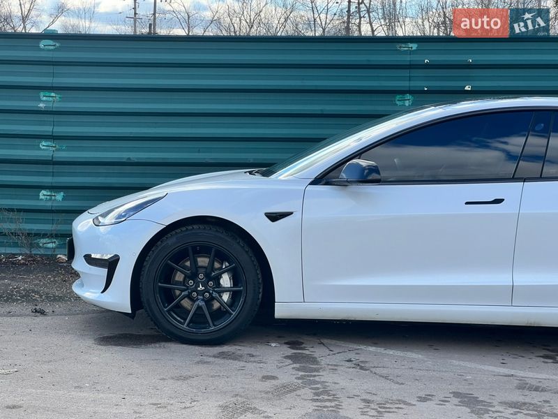 Седан Tesla Model 3 2020 в Киеве