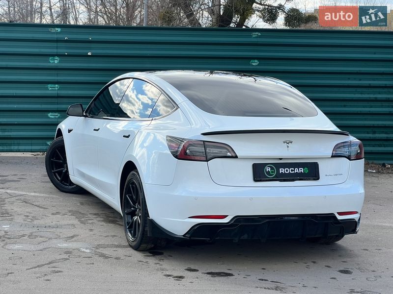 Седан Tesla Model 3 2020 в Киеве