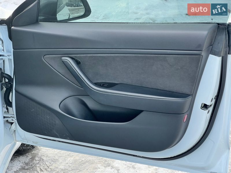 Седан Tesla Model 3 2020 в Киеве