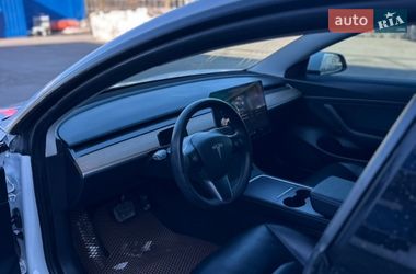 Седан Tesla Model 3 2020 в Львове