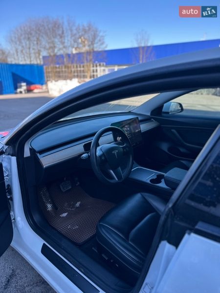 Седан Tesla Model 3 2020 в Львове