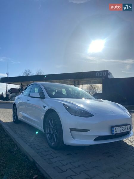 Седан Tesla Model 3 2023 в Калуше