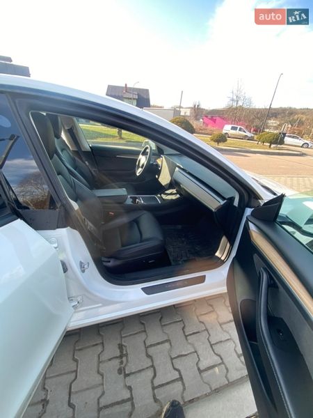 Седан Tesla Model 3 2023 в Калуше