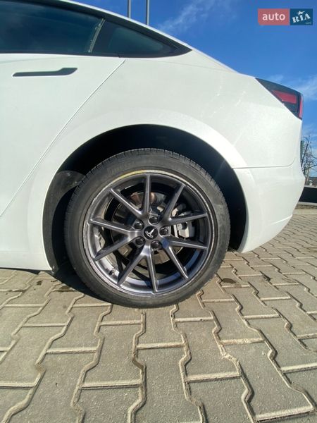 Седан Tesla Model 3 2023 в Калуше