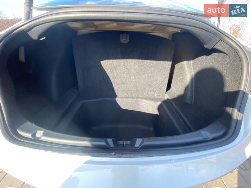 Седан Tesla Model 3 2023 в Калуше