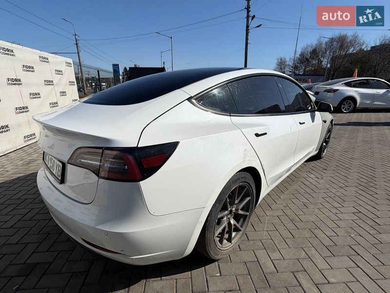 Седан Tesla Model 3 2021 в Луцке