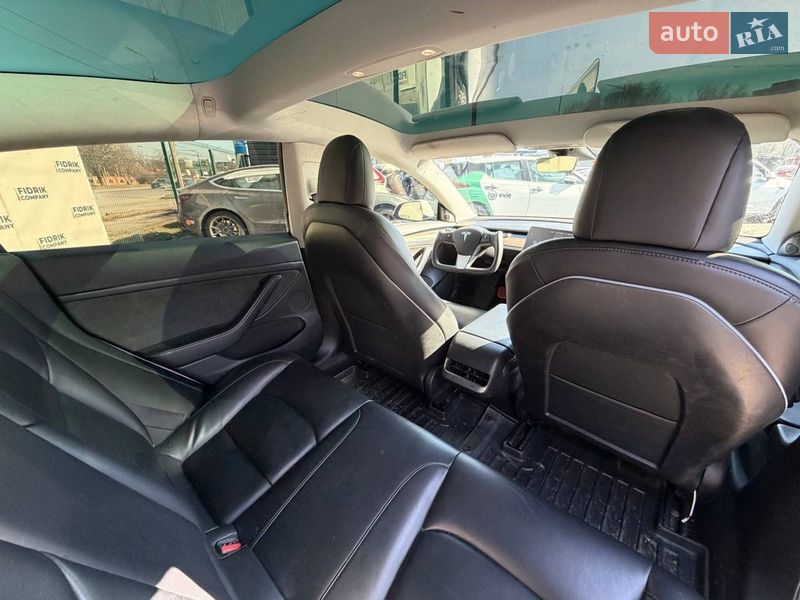 Седан Tesla Model 3 2021 в Луцке