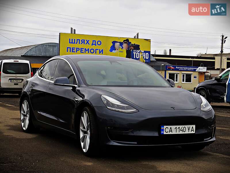 Седан Tesla Model 3 2019 в Черкасах