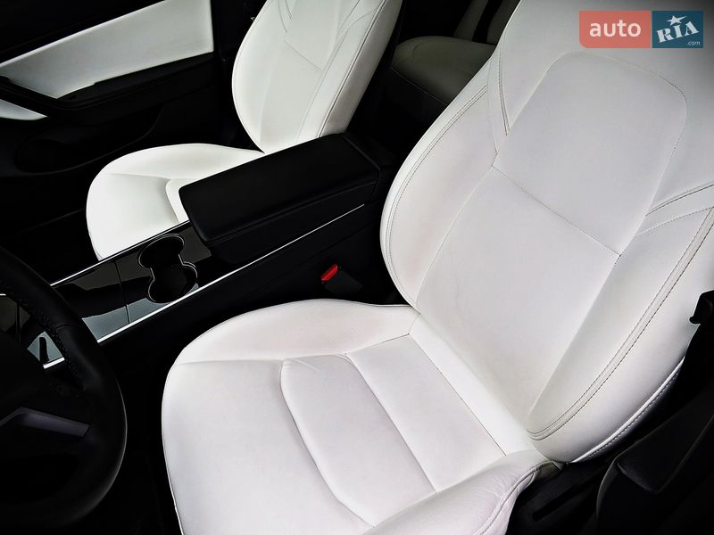 Седан Tesla Model 3 2019 в Черкасах