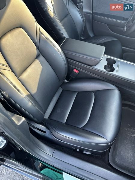 Седан Tesla Model 3 2018 в Вышгороде