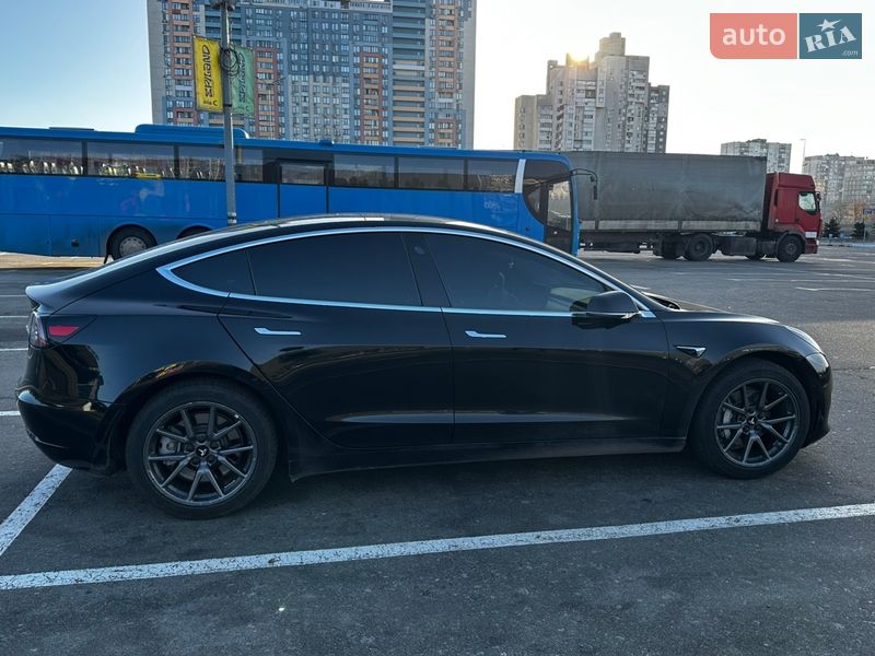 Седан Tesla Model 3 2018 в Вышгороде
