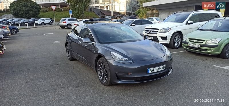 Седан Tesla Model 3 2019 в Киеве