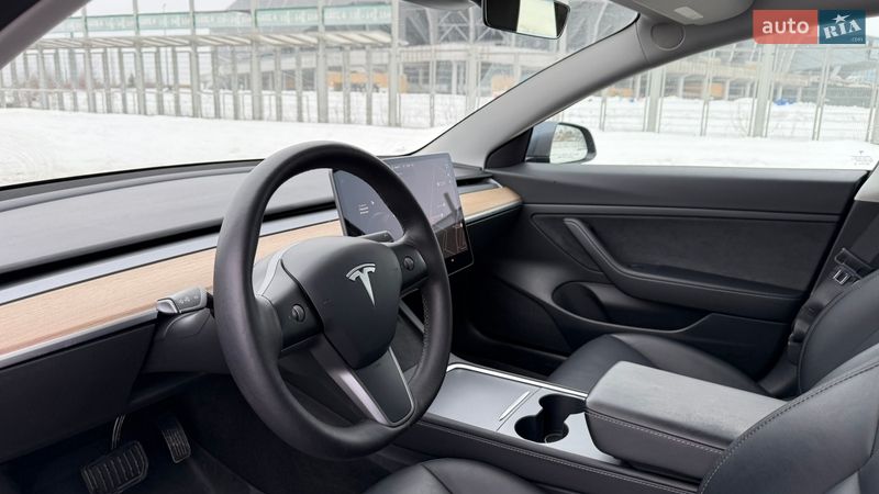 Седан Tesla Model 3 2021 в Львове