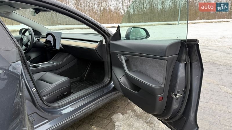 Седан Tesla Model 3 2021 в Львове