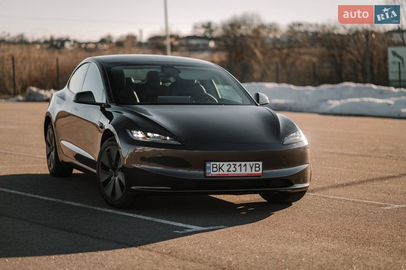 Седан Tesla Model 3 2025 в Ровно