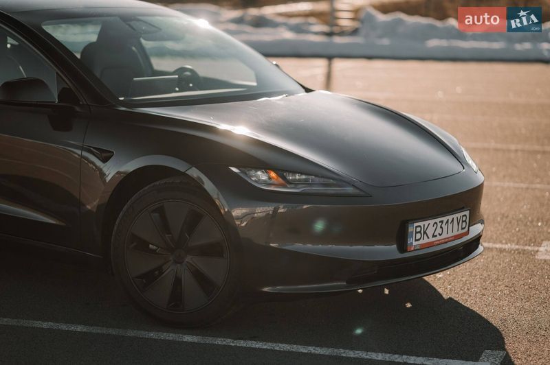 Седан Tesla Model 3 2025 в Ровно
