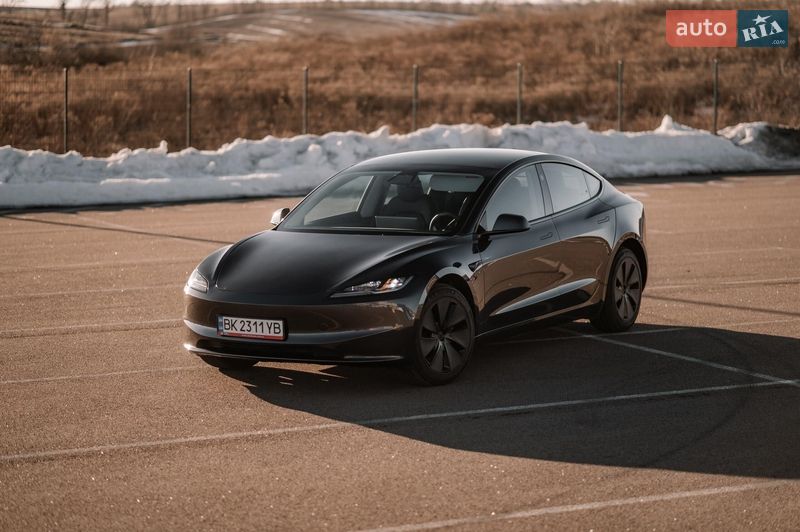 Седан Tesla Model 3 2025 в Ровно