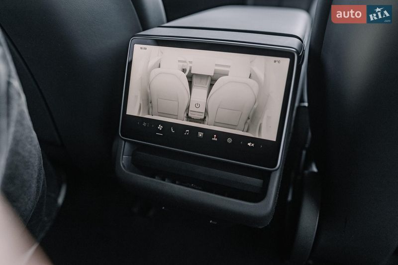 Седан Tesla Model 3 2025 в Ровно