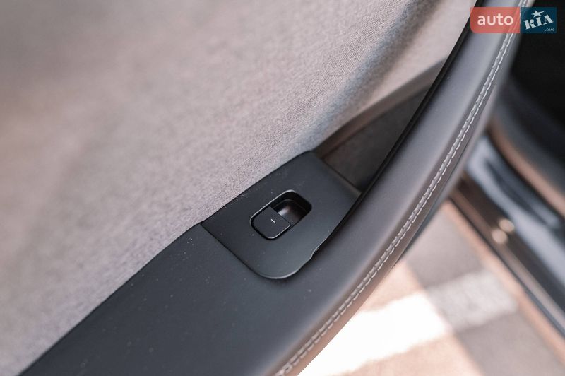 Седан Tesla Model 3 2025 в Ровно