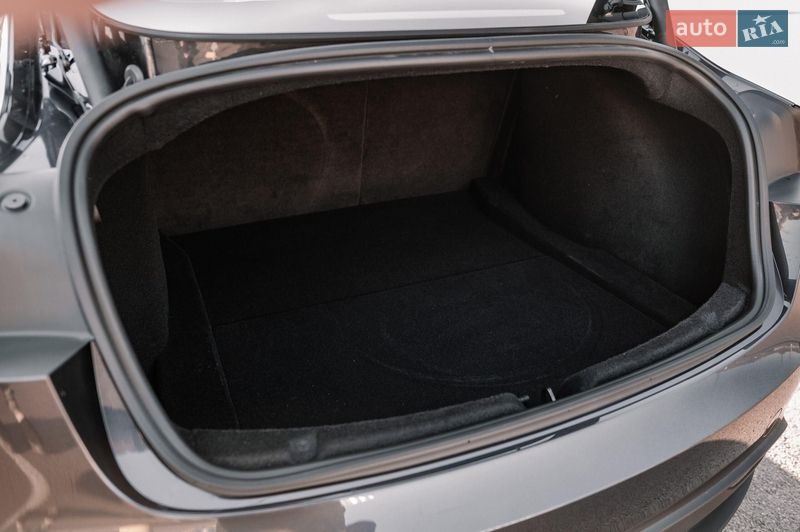 Седан Tesla Model 3 2025 в Ровно