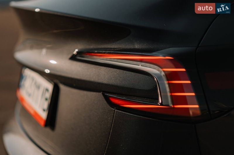 Седан Tesla Model 3 2025 в Ровно