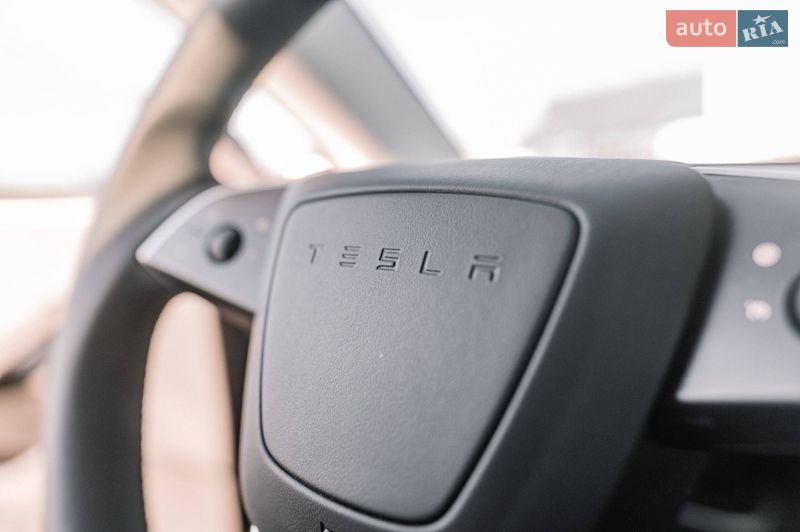 Седан Tesla Model 3 2025 в Ровно