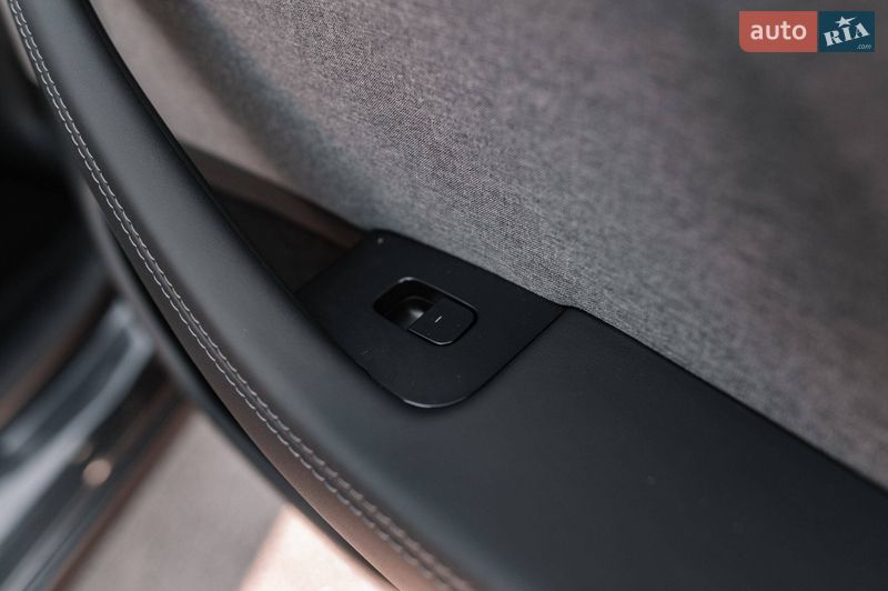 Седан Tesla Model 3 2025 в Ровно