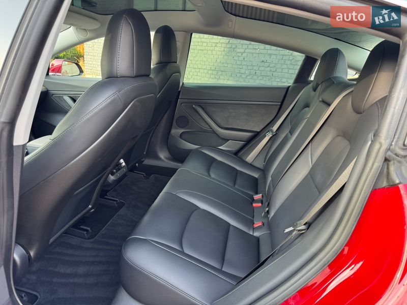 Седан Tesla Model 3 2018 в Луцьку