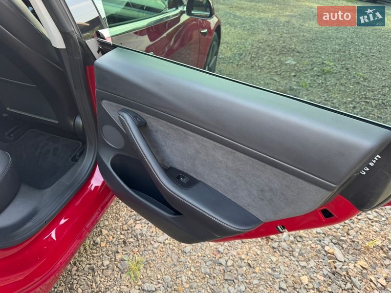 Седан Tesla Model 3 2018 в Луцьку