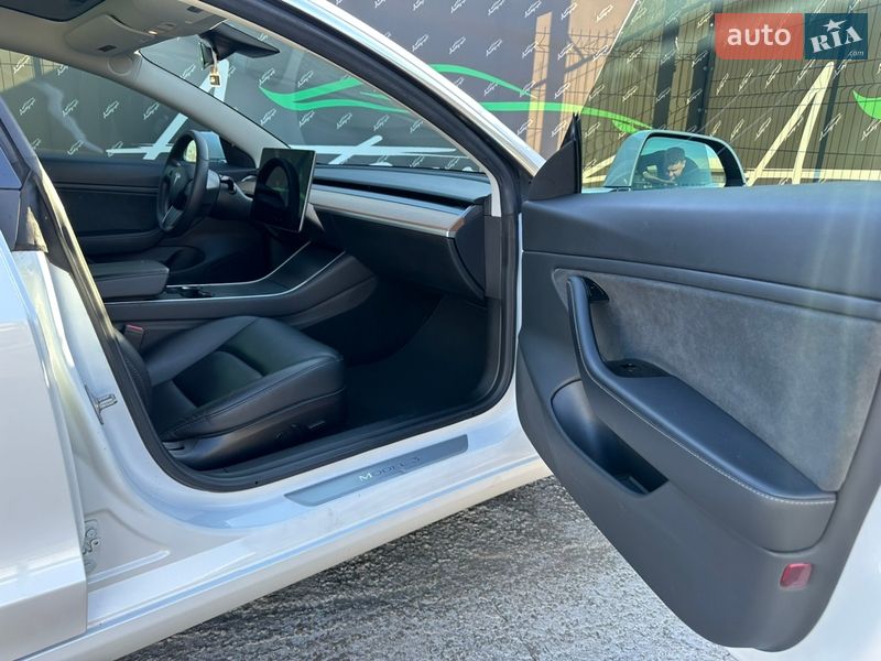 Седан Tesla Model 3 2019 в Києві