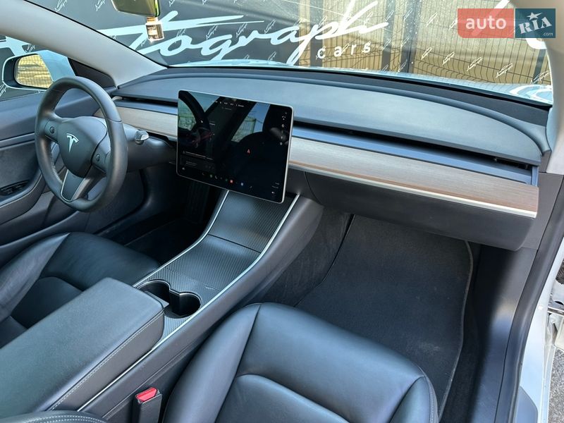 Седан Tesla Model 3 2019 в Києві