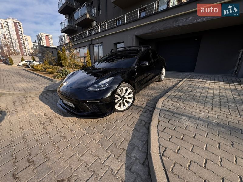 Седан Tesla Model 3 2020 в Івано-Франківську