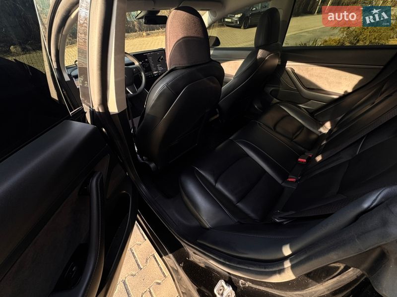 Седан Tesla Model 3 2020 в Івано-Франківську