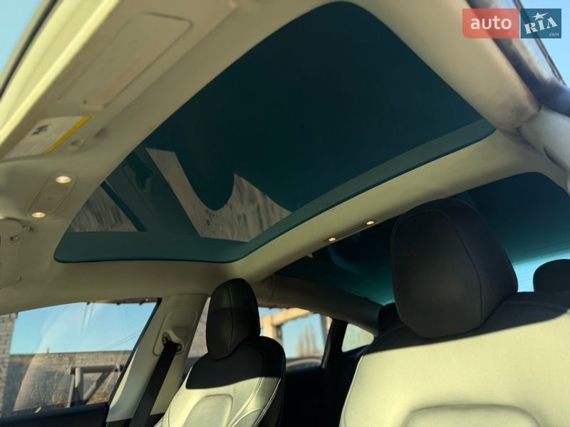 Седан Tesla Model 3 2018 в Житомире