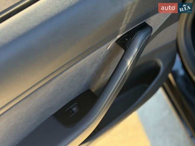 Седан Tesla Model 3 2018 в Житомире