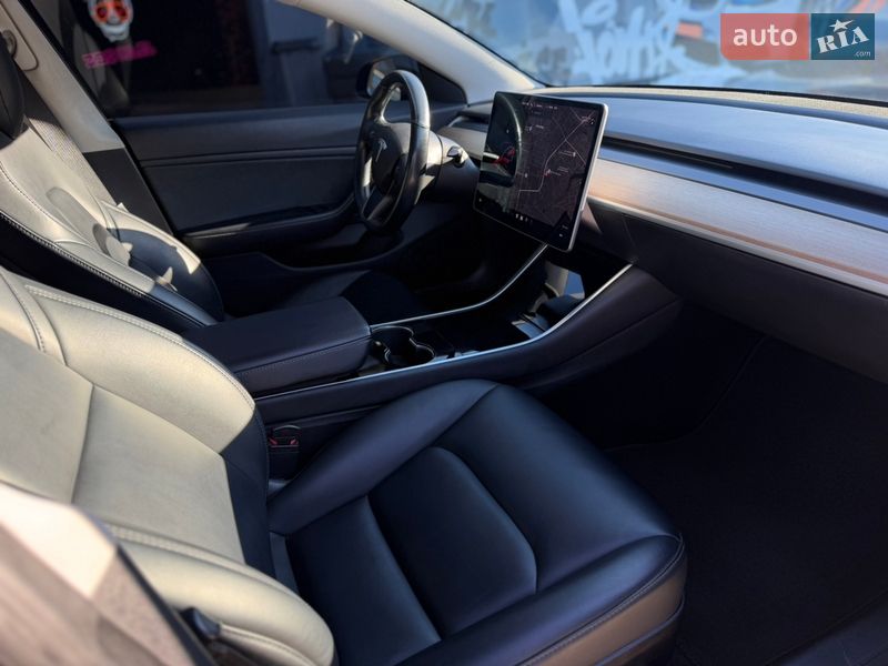 Седан Tesla Model 3 2018 в Житомире