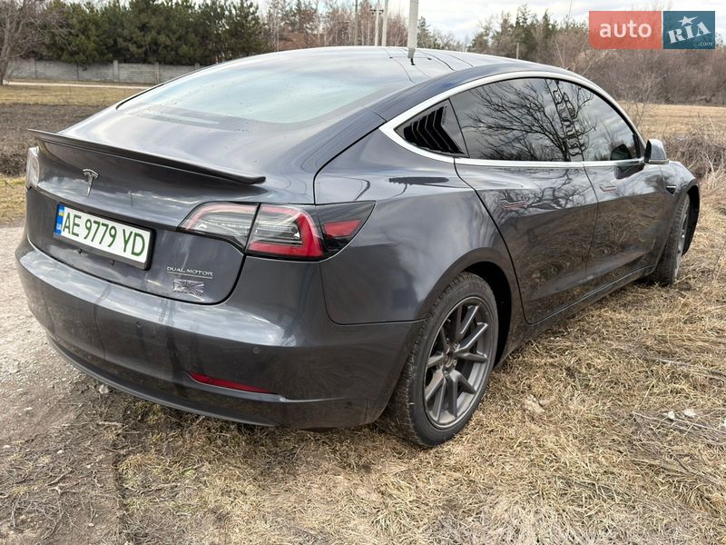 Седан Tesla Model 3 2018 в Кам'янському