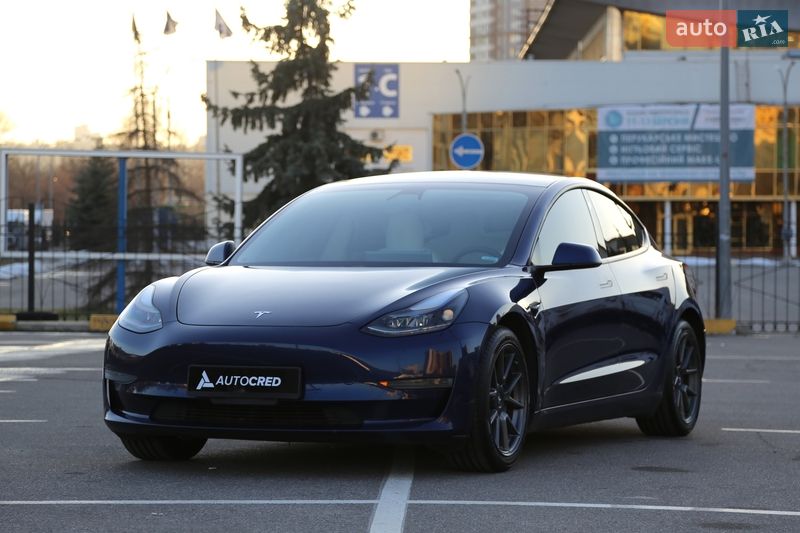Седан Tesla Model 3 2021 в Києві