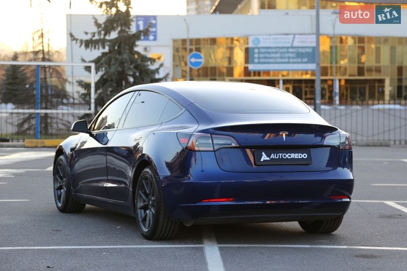 Седан Tesla Model 3 2021 в Києві