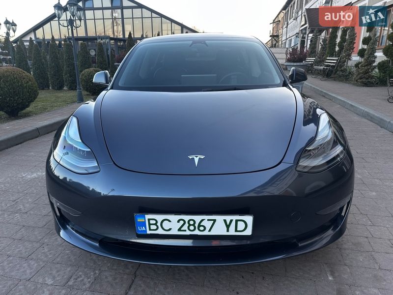 Седан Tesla Model 3 2022 в Стрию