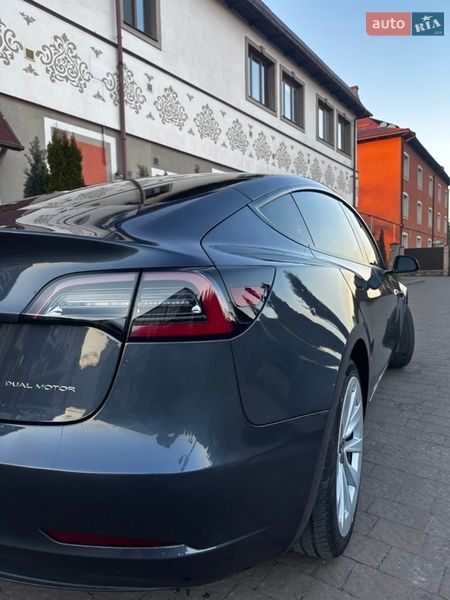 Седан Tesla Model 3 2022 в Стрию