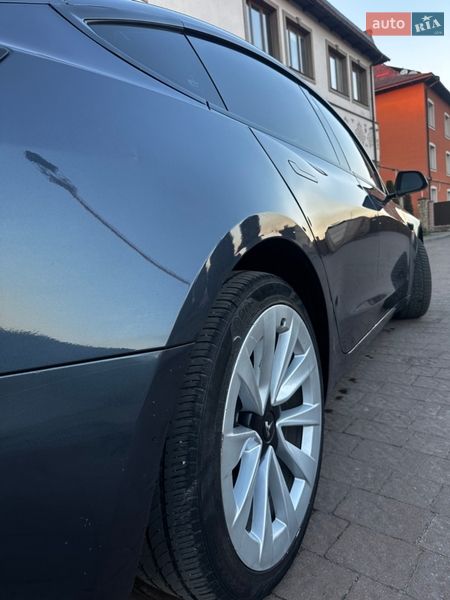 Седан Tesla Model 3 2022 в Стрию