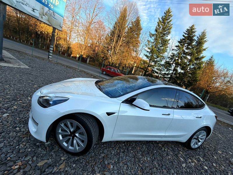 Седан Tesla Model 3 2021 в Трускавце